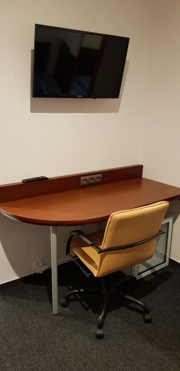 Single Room,744212497:JPEG