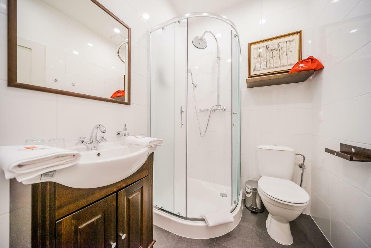 Deluxe studio with working area,815501141:JPEG