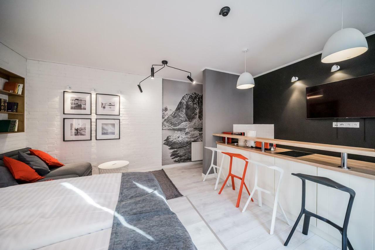 Superior Studio,779857728:JPEG