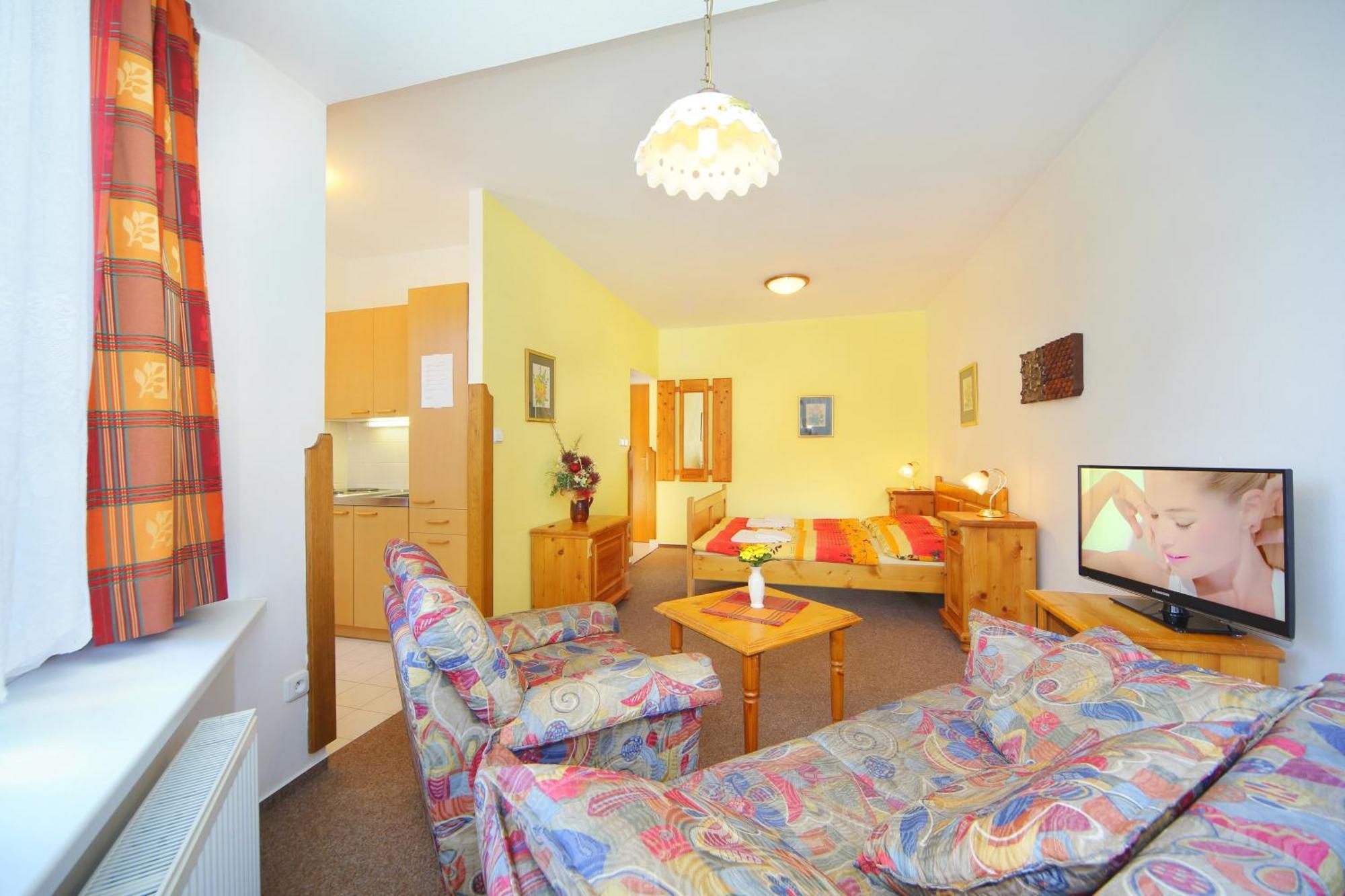 Studio,823693481:JPEG