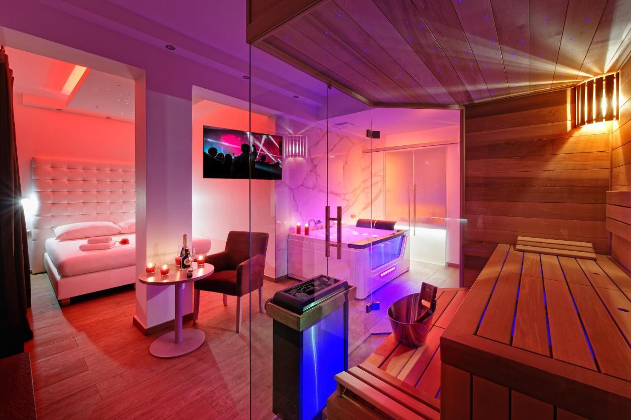 Wellness pokoj s vlastní saunou a vířivkou