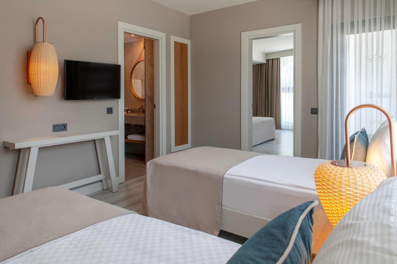 Family Room,929907829:JPEG