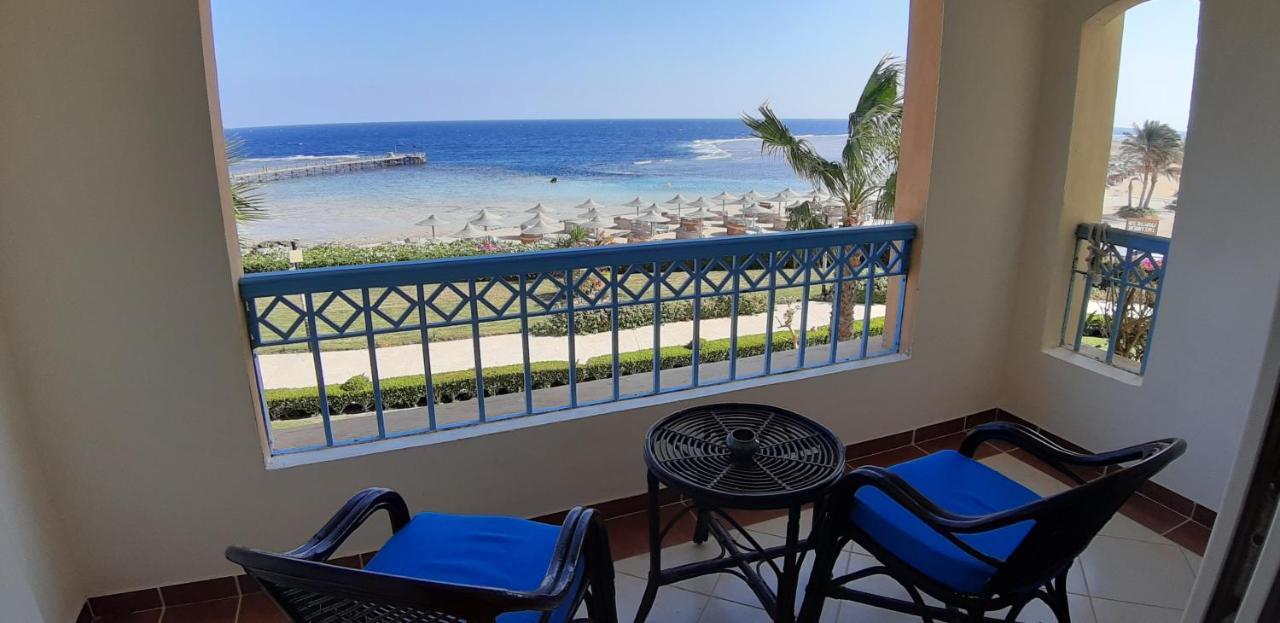 Deluxe Family room Beach Front View,960916537:JPEG
