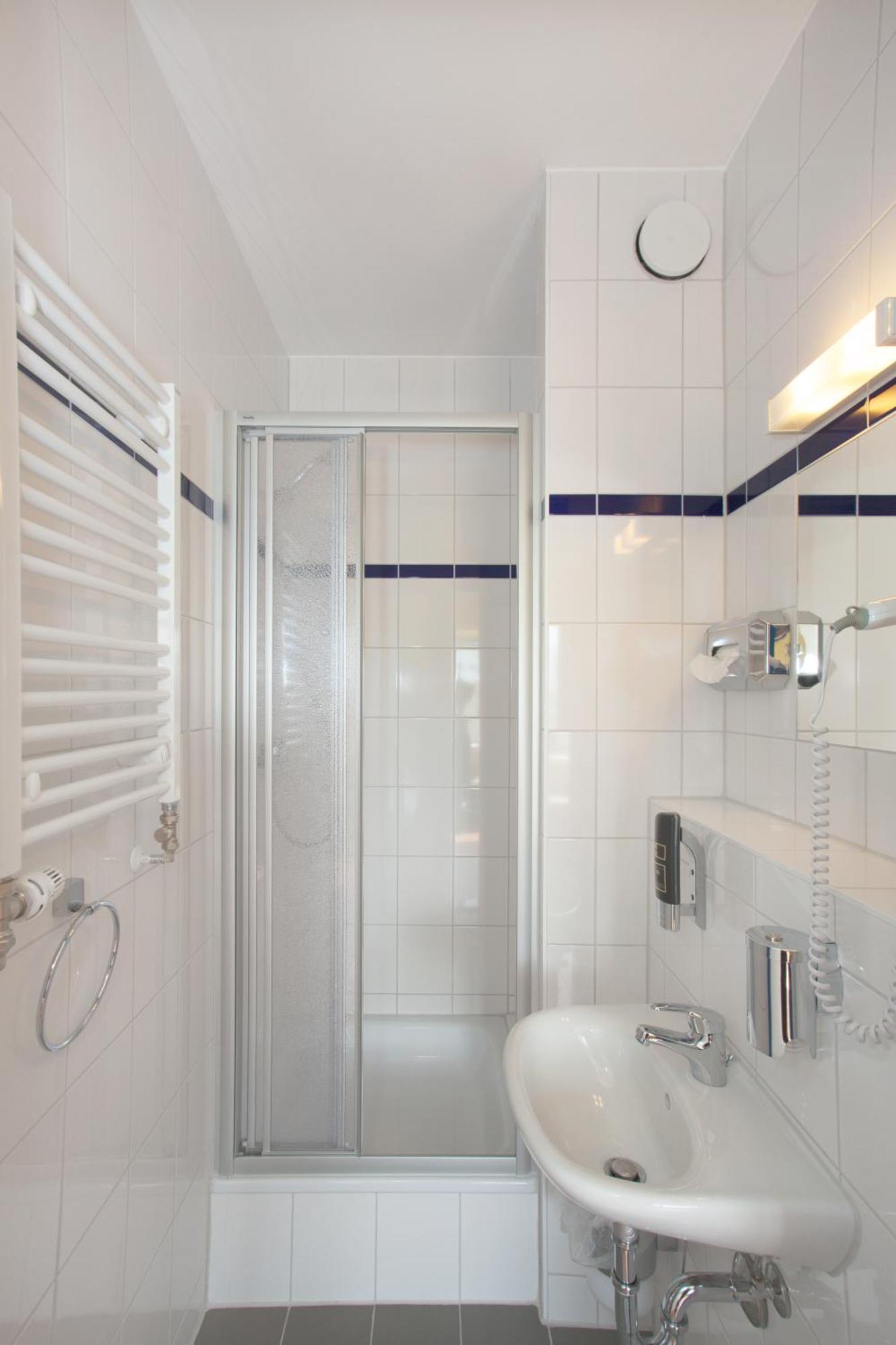 Six-Bed Room,1363538768:JPEG