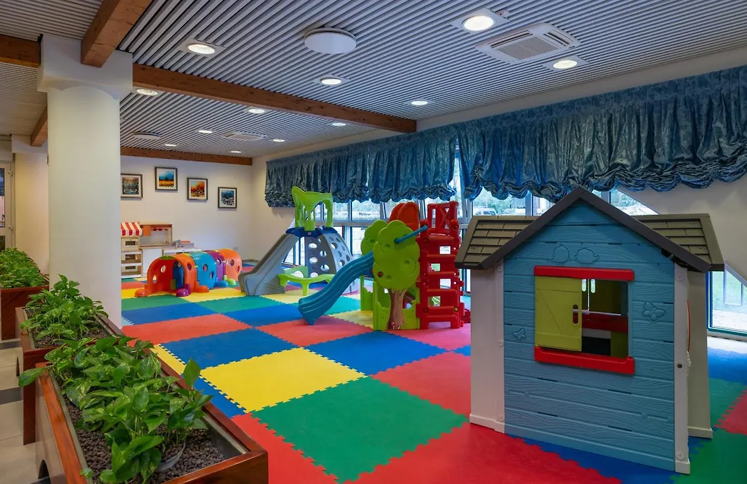 Aparthotel Holiday-1