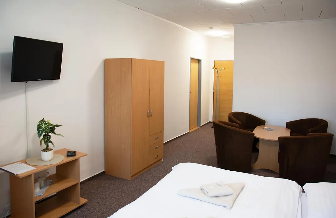 Hotel M-1