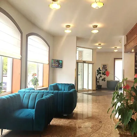 Hotel Avion-2