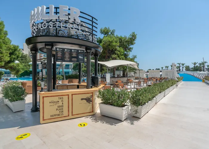 Hotel Titanic Deluxe Lara Antalya