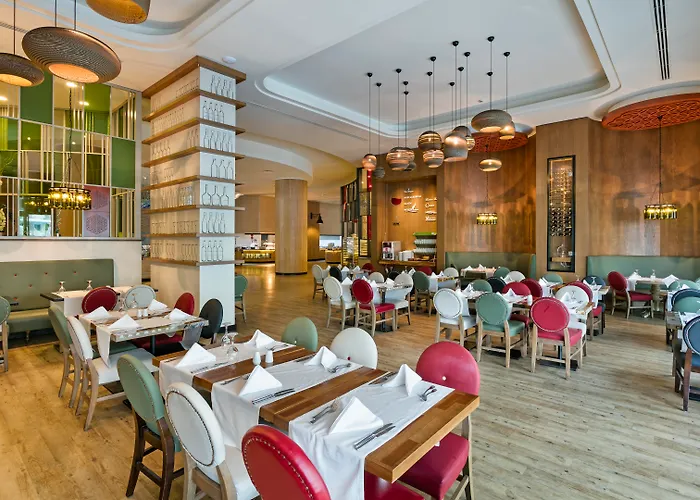 Hotel Titanic Deluxe Lara Antalya
