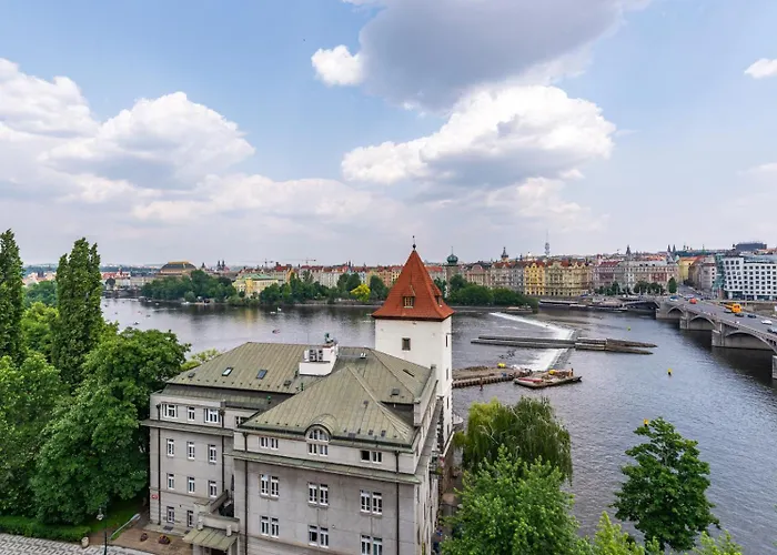Janáčkovo nábřeží 19 - Riverside Apartments Praha
