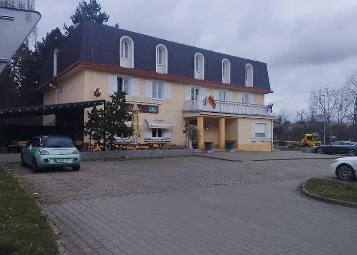 Prague Hotel Carl Inn Restaurant & Free Parking