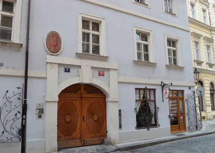 U Cervene Zidle - Red Chair Hotel Praha