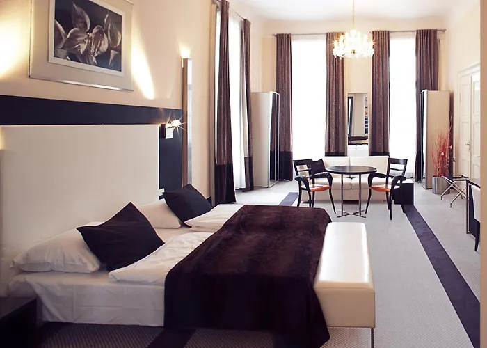 Old Town Square Residence By Emblem Praha